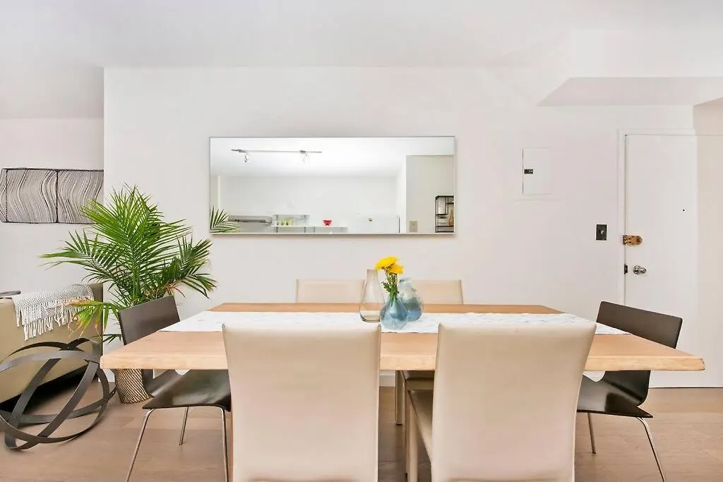 Beautiful Bright Renovated 2Br With A Balcony- Sleeps 5 Apartment New York 0*,